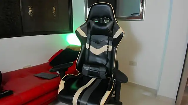 julian wallace online show from February 25, 2:45 am