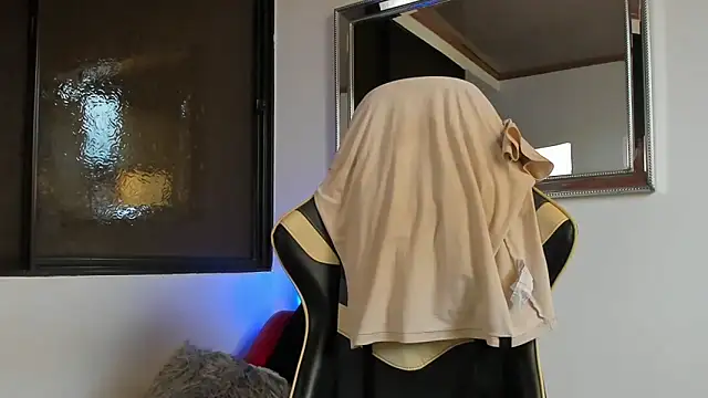 julian wallace online show from March 31, 7:38 pm