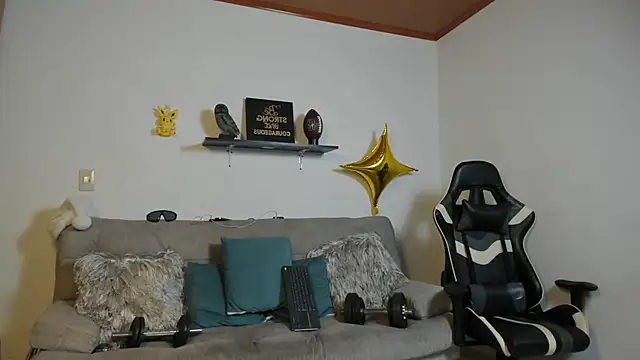 julian wallace online show from December 16, 9:52 pm