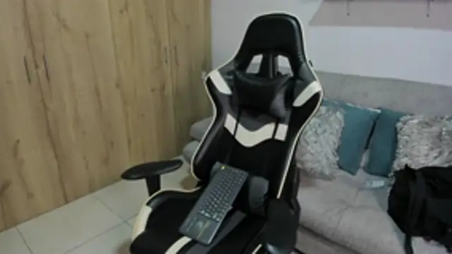 julian wallace online show from February 23, 1:44 pm