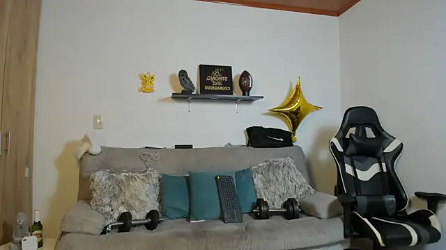 julian wallace online show from December 15, 6:03 pm