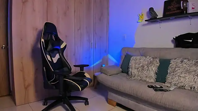 julian wallace online show from February 24, 2:40 pm