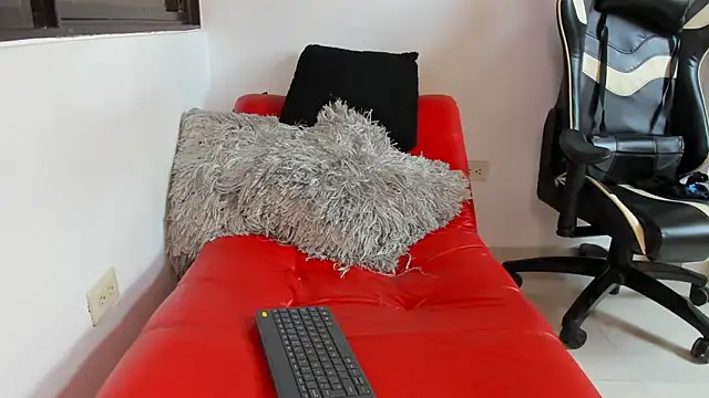 julian wallace online show from April 9, 6:25 pm