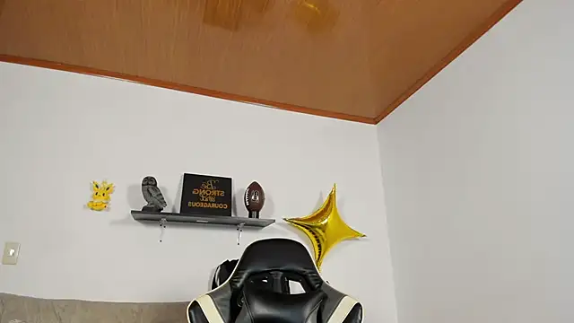 julian wallace online show from November 18, 7:17 pm