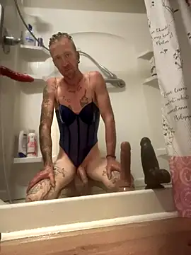 Snapshot of bentoverblonde chatting on September 15, 11:38 pm bentoverblonde online show from September 15, 11:38 pm