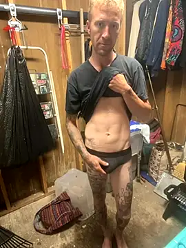 Snapshot of bentoverblonde chatting on October 3, 1:34 pm bentoverblonde online show from October 3, 1:34 pm