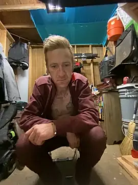 Snapshot of bentoverblonde chatting on October 31, 6:43 am bentoverblonde online show from October 31, 6:43 am