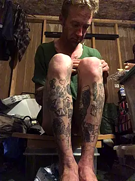 Snapshot of bentoverblonde chatting on October 21, 4:34 am bentoverblonde online show from October 21, 4:34 am