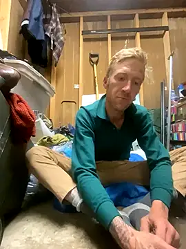 Snapshot of bentoverblonde chatting on October 24, 2:54 am bentoverblonde online show from October 24, 2:54 am