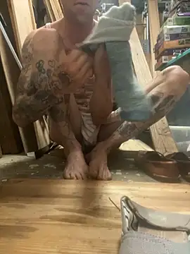 Snapshot of bentoverblonde chatting on October 7, 12:28 pm bentoverblonde online show from October 7, 12:28 pm