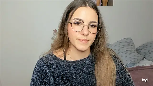 Snapshot of sophia_euphoriaa chatting on December 4, 6:49 am sophia euphoriaa online show from December 4, 6:49 am