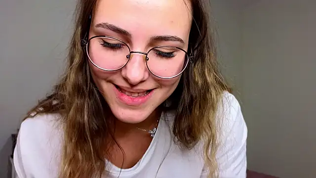 Snapshot of sophia_euphoriaa chatting on February 17, 4:39 pm sophia euphoriaa online show from February 17, 4:39 pm