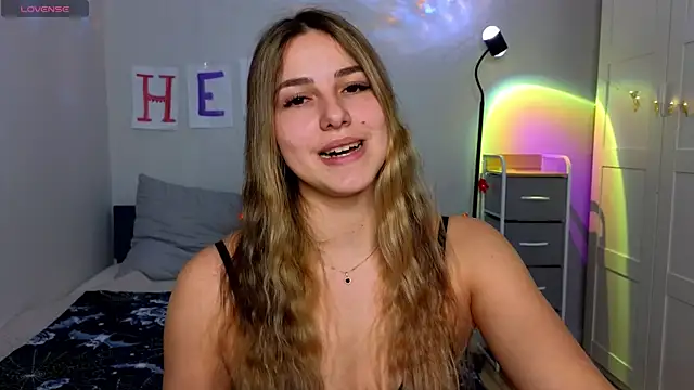 Snapshot of sophia_euphoriaa chatting on December 2, 9:11 am sophia euphoriaa online show from December 2, 9:11 am