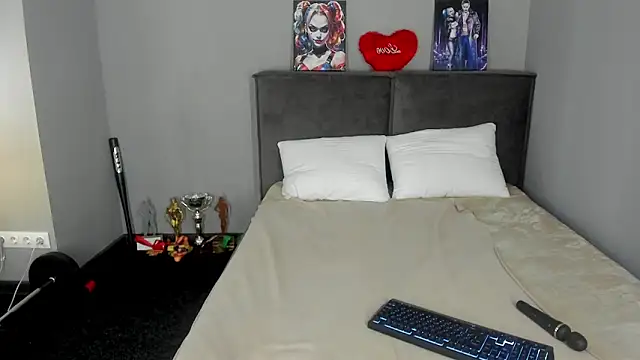 Snapshot of MuscleXXXBarbie chatting on June 4, 2:05 am MuscleXXXBarbie online show from June 4, 2:05 am