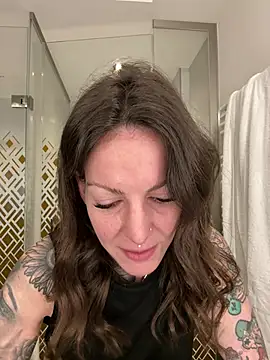 BrownieyQueen online show from February 21, 9:22 am