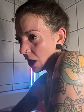 BrownieyQueen online show from December 3, 7:13 pm