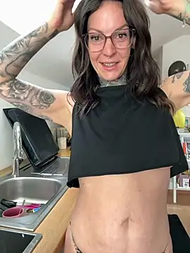 BrownieyQueen online show from June 14, 8:48 am