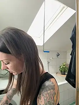 BrownieyQueen online show from February 24, 8:37 am