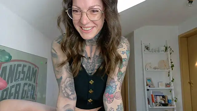 BrownieyQueen online show from March 24, 6:24 am