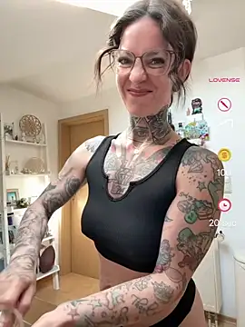 BrownieyQueen online show from May 24, 6:13 am
