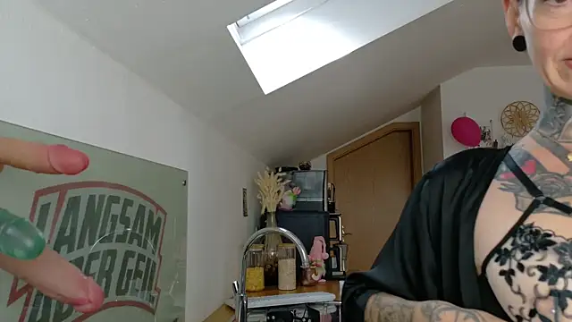 BrownieyQueen online show from May 6, 5:55 am