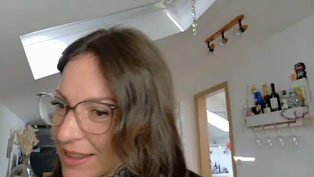 Snapshot of BrownieyQueen chatting on July 18, 7:28 am BrownieyQueen online show from July 18, 7:28 am
