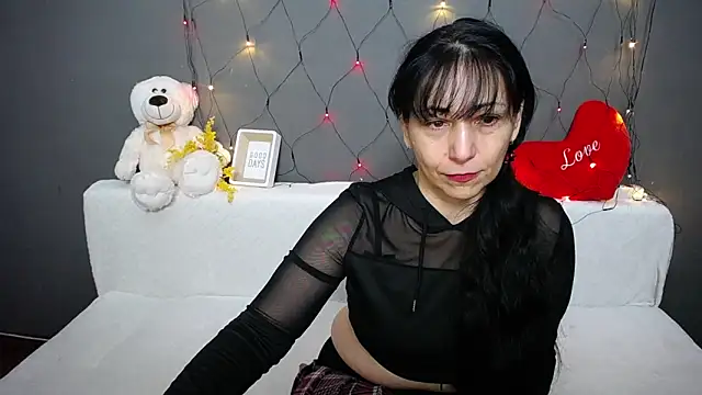 Snapshot of LiluGrants chatting on February 5, 7:10 pm LiluGrants online show from February 5, 7:10 pm