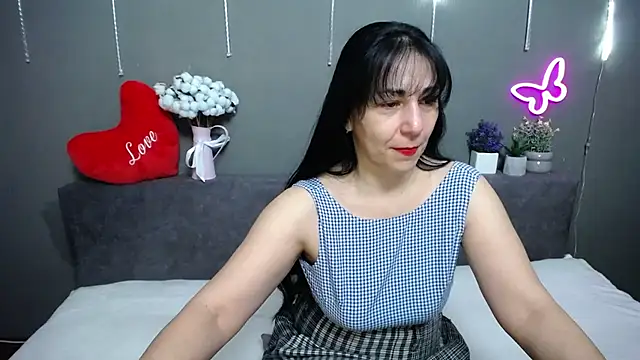 Snapshot of LiluGrants chatting on February 20, 7:16 pm LiluGrants online show from February 20, 7:16 pm