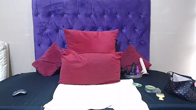 ManEaterxx29 online show from October 21, 5:18 am