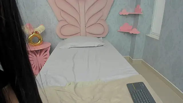 Snapshot of MaddyCute4u chatting on February 12, 2:43 pm MaddyCute4u online show from February 12, 2:43 pm