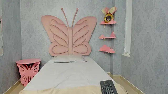 Snapshot of MaddyCute4u chatting on February 24, 12:16 pm MaddyCute4u online show from February 24, 12:16 pm