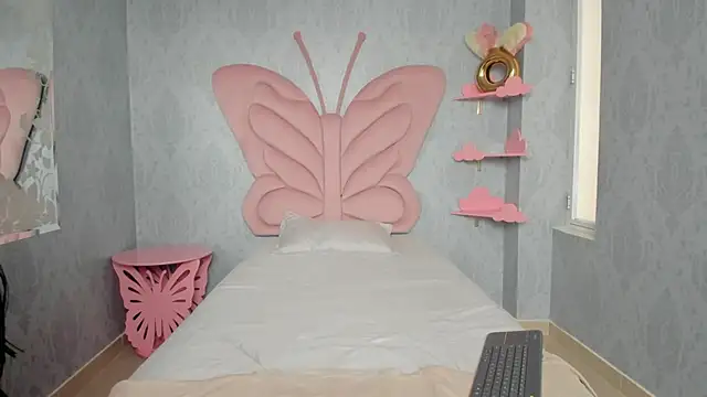 Snapshot of MaddyCute4u chatting on February 26, 2:59 pm MaddyCute4u online show from February 26, 2:59 pm