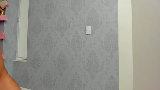 Snapshot of MaddyCute4u chatting on February 20, 6:03 pm MaddyCute4u online show from February 20, 6:03 pm