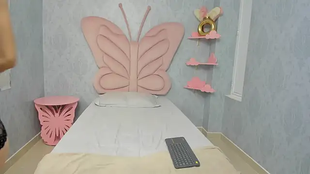 Snapshot of MaddyCute4u chatting on February 21, 11:33 am MaddyCute4u online show from February 21, 11:33 am