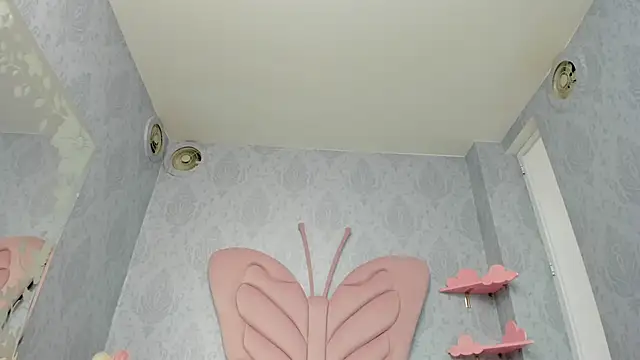 Snapshot of MaddyCute4u chatting on February 8, 2:49 pm MaddyCute4u online show from February 8, 2:49 pm