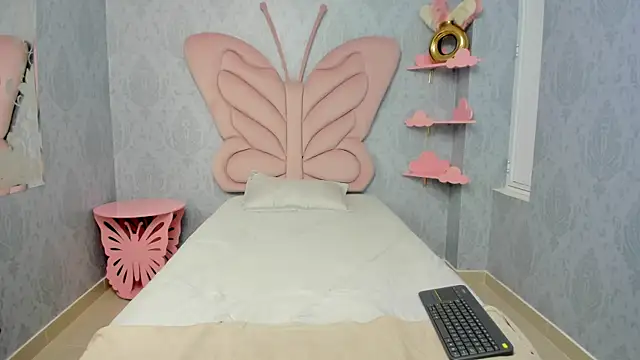 Snapshot of MaddyCute4u chatting on February 26, 11:54 am MaddyCute4u online show from February 26, 11:54 am