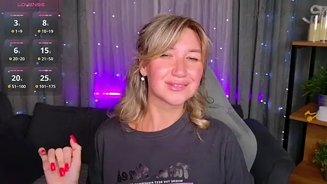 Snapshot of MilaBott chatting on June 8, 7:36 pm MilaBott online show from June 8, 7:36 pm