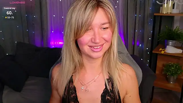 Snapshot of MilaBott chatting on June 10, 7:37 pm MilaBott online show from June 10, 7:37 pm