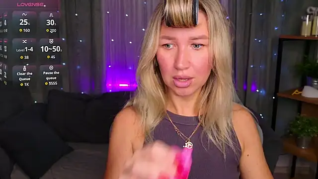 Snapshot of MilaBott chatting on June 19, 8:36 pm MilaBott online show from June 19, 8:36 pm