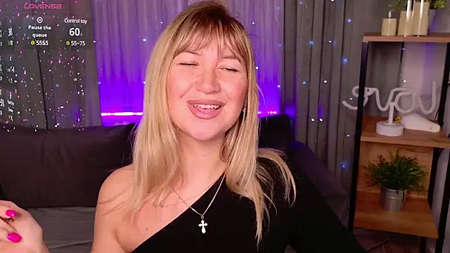 Snapshot of MilaBott chatting on February 20, 8:25 pm MilaBott online show from February 20, 8:25 pm