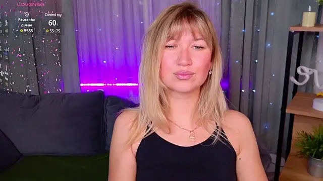Snapshot of MilaBott chatting on March 18, 6:17 pm MilaBott online show from March 18, 6:17 pm