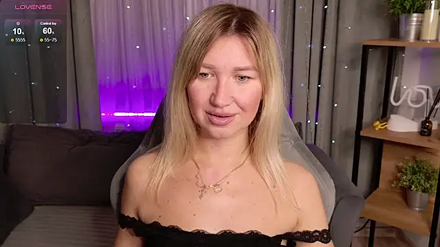 Snapshot of MilaBott chatting on October 1, 8:57 pm MilaBott online show from October 1, 8:57 pm
