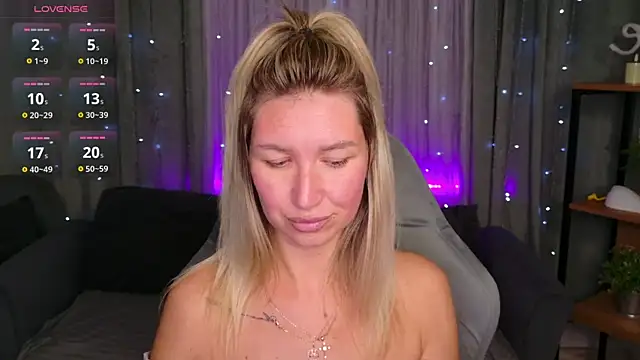 Snapshot of MilaBott chatting on July 9, 7:35 pm MilaBott online show from July 9, 7:35 pm