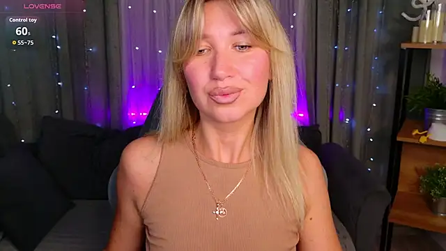Snapshot of MilaBott chatting on June 11, 7:44 pm MilaBott online show from June 11, 7:44 pm