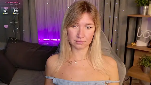 Snapshot of MilaBott chatting on October 2, 9:18 pm MilaBott online show from October 2, 9:18 pm