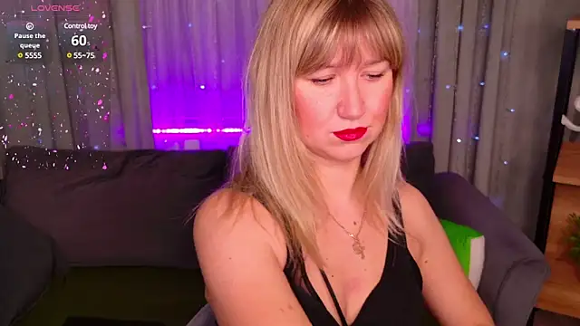Snapshot of MilaBott chatting on March 13, 8:22 pm MilaBott online show from March 13, 8:22 pm