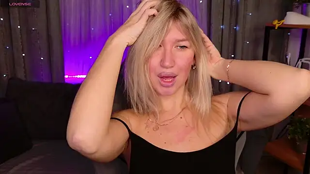 MilaBott online show from November 29, 9:15 pm