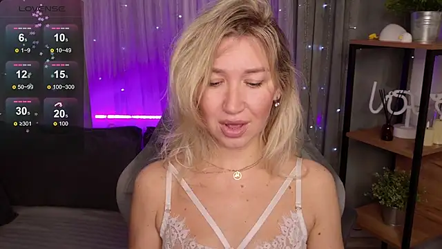 MilaBott online show from November 7, 8:24 pm