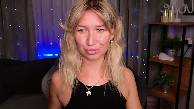 Snapshot of MilaBott chatting on June 29, 7:35 pm MilaBott online show from June 29, 7:35 pm