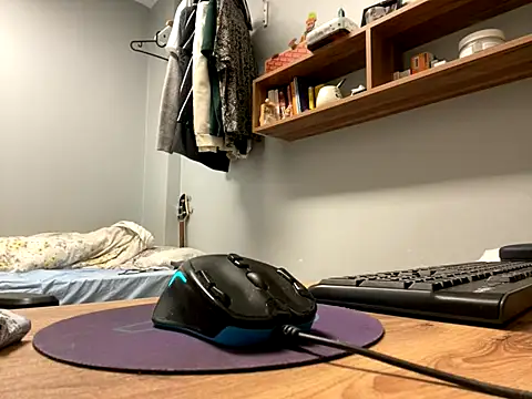 Snapshot of themany29 chatting on February 9, 9:29 am themany29 online show from February 9, 9:29 am